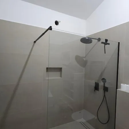 Viktoria Appartement *